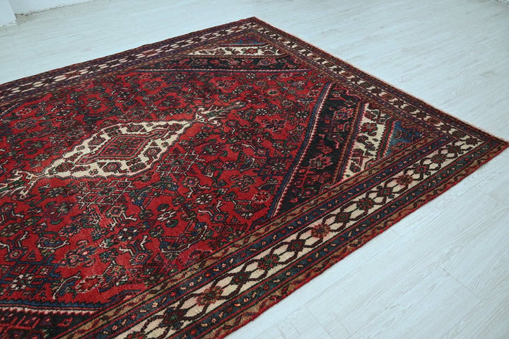 red Large rug 6' 11" x 9' 10"