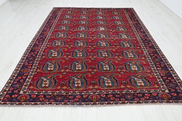 red Large rug 6' 10" x 9' 11"