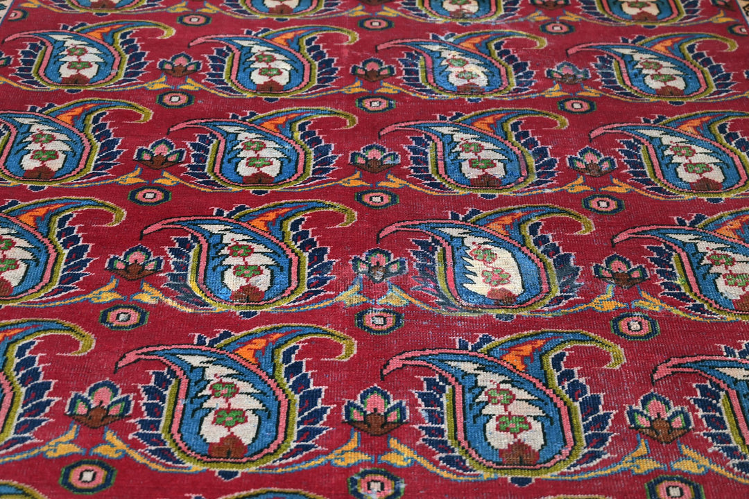 red Large rug 6' 10" x 9' 11"