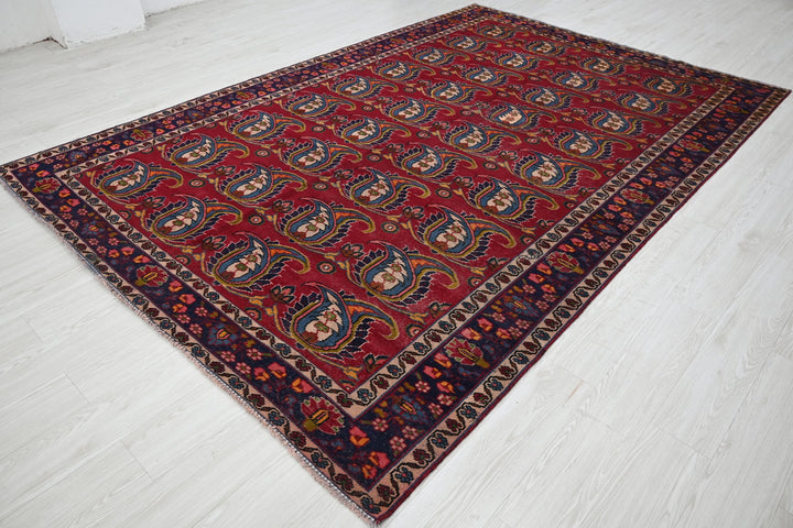red Large rug 6' 10" x 9' 11"