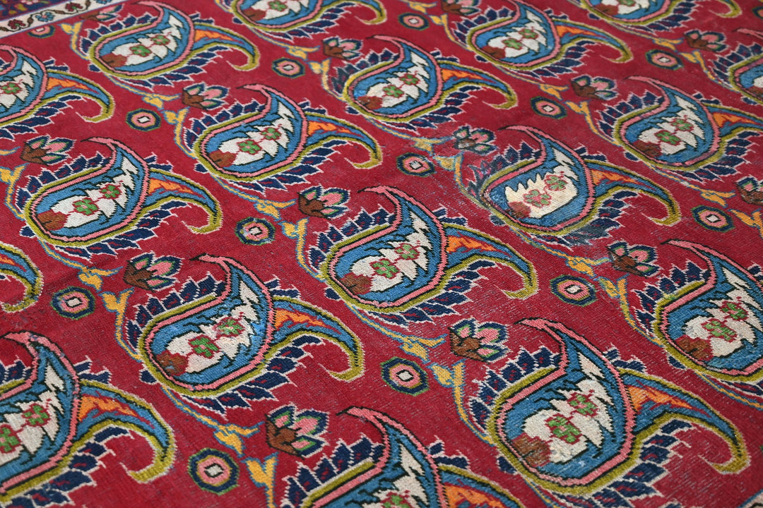 red Large rug 6' 10" x 9' 11"
