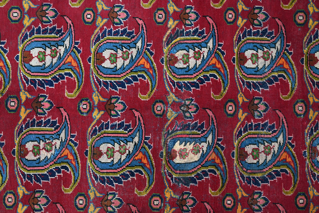 red Large rug 6' 10" x 9' 11"