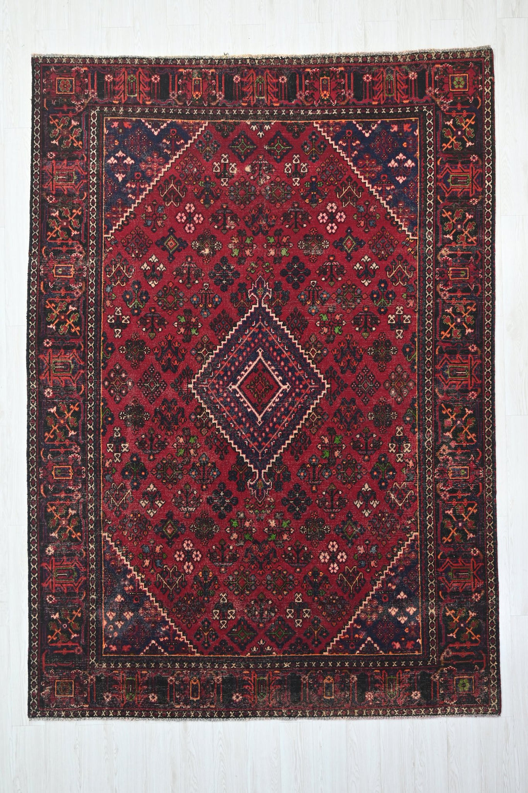 red Large rug 7' 0" x 9' 10"