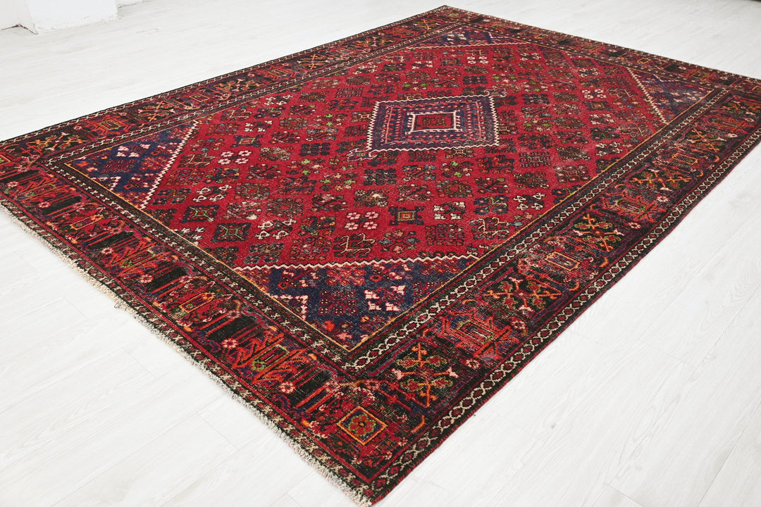 red Large rug 7' 0" x 9' 10"