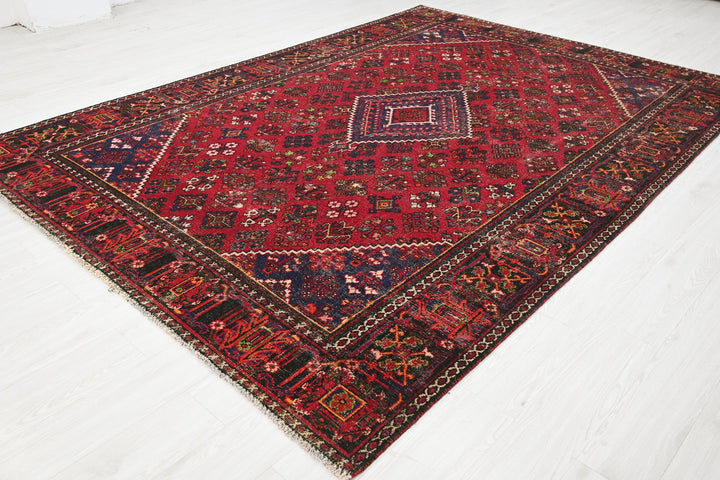 red Large rug 7' 0" x 9' 10"