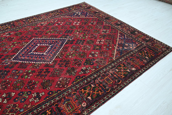 red Large rug 7' 0" x 9' 10"