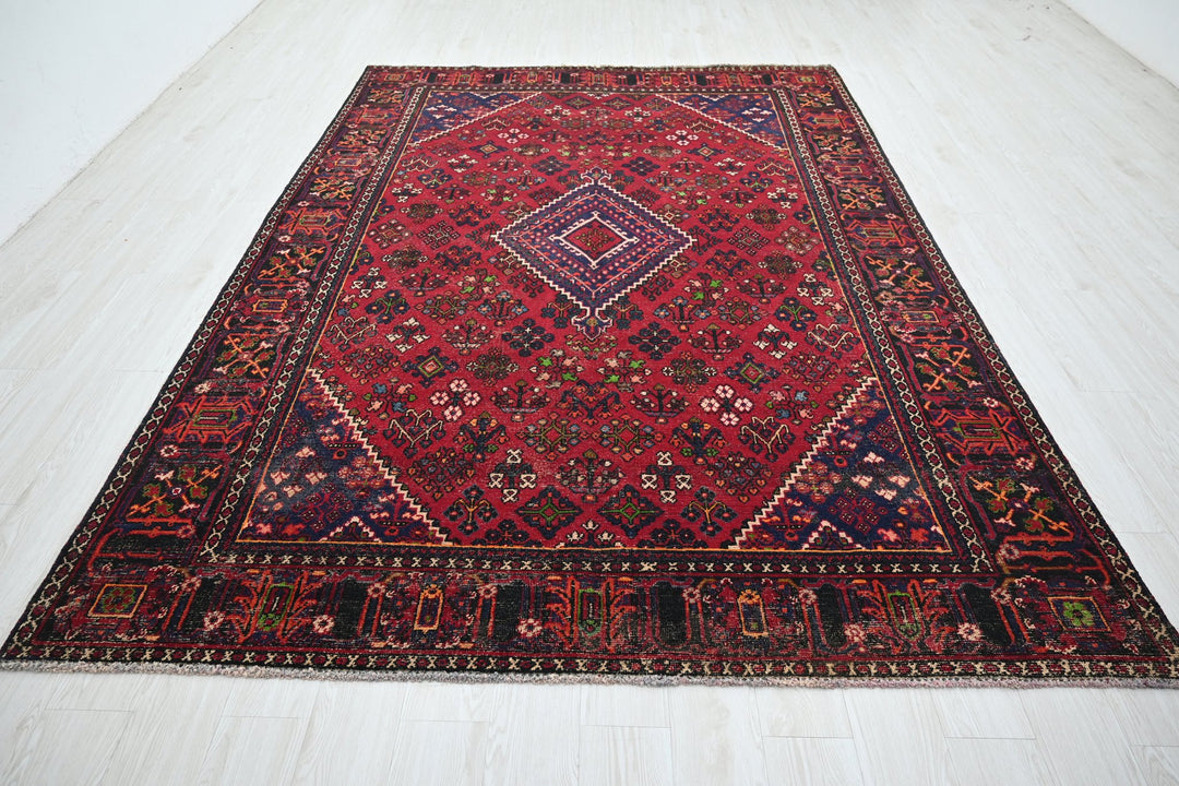 red Large rug 7' 0" x 9' 10"