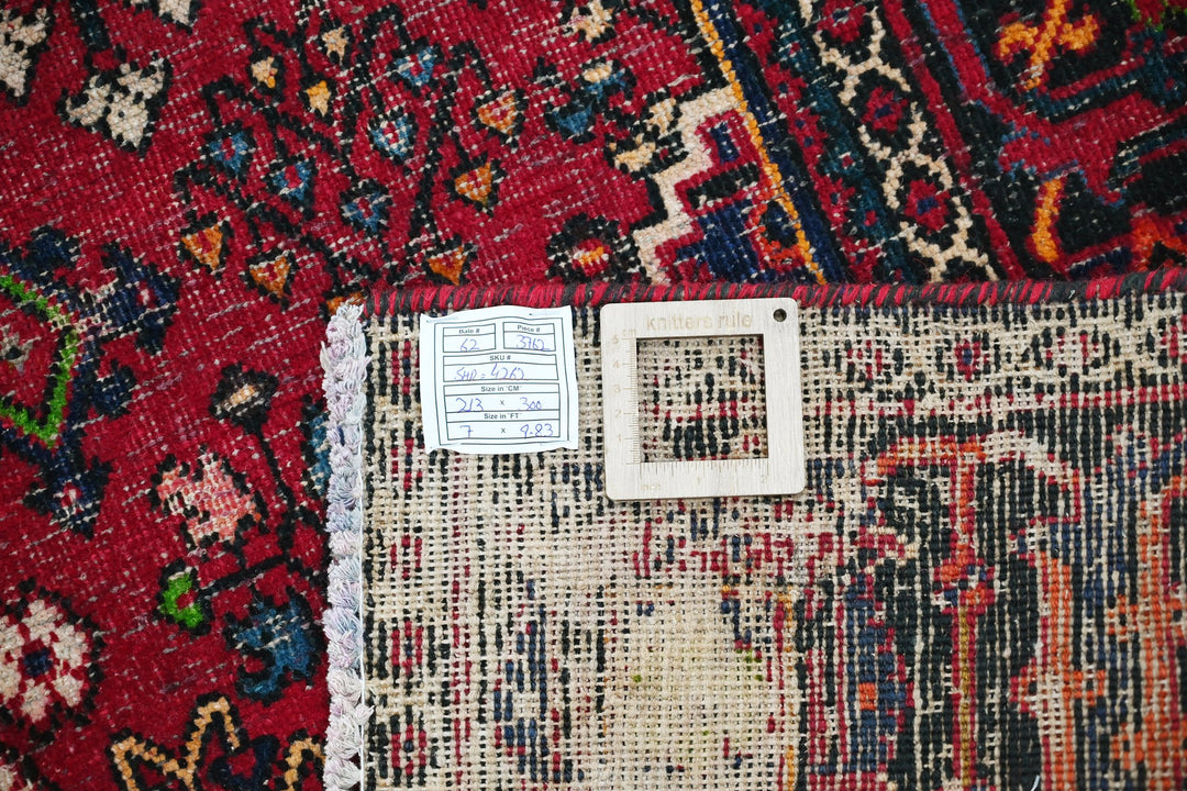red Large rug 7' 0" x 9' 10"