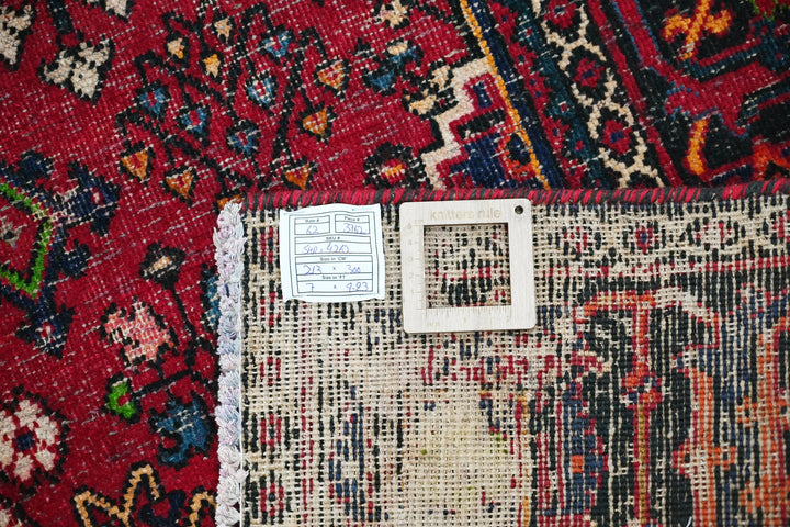 red Large rug 7' 0" x 9' 10"