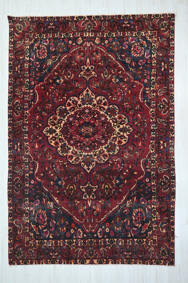 red Large rug 6' 7" x 10' 1"