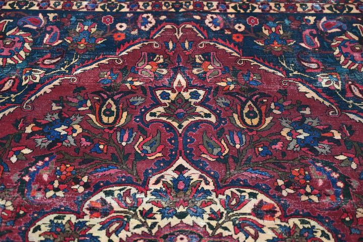 red Large rug 6' 7" x 10' 1"