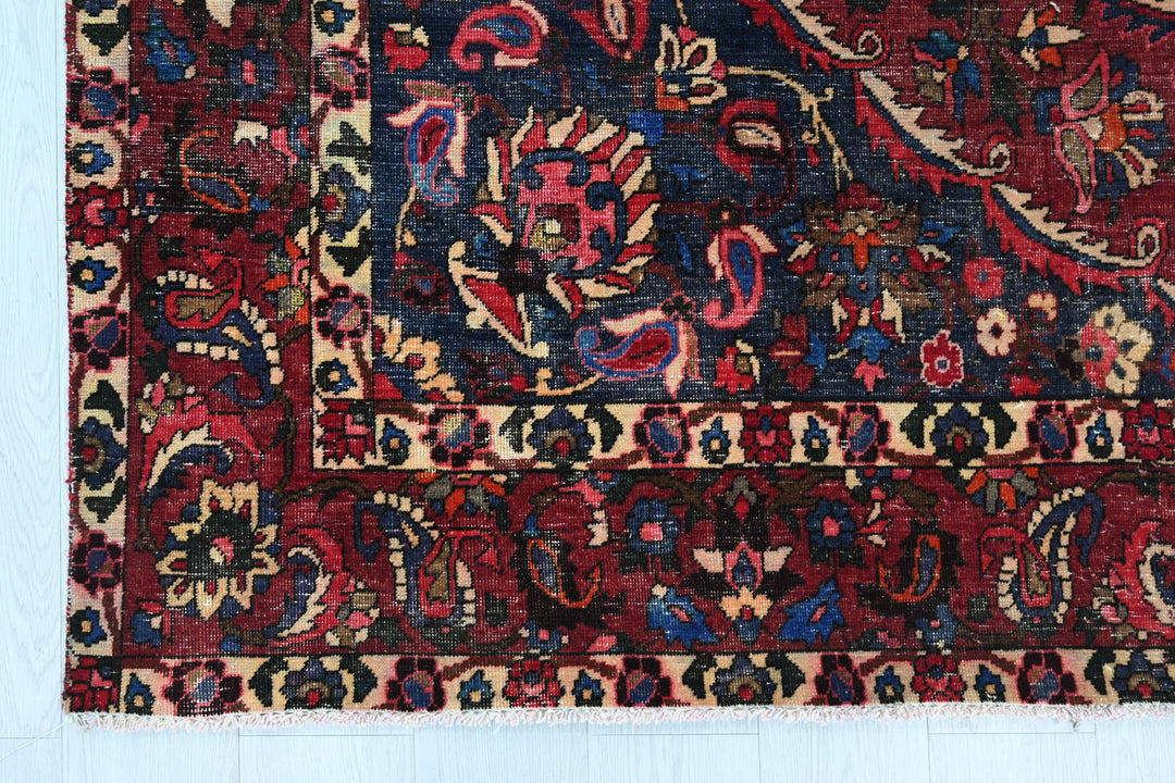 red Large rug 6' 7" x 10' 1"