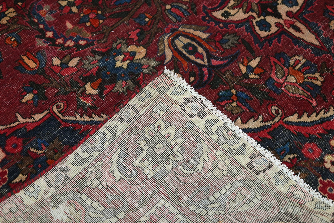 red Large rug 6' 7" x 10' 1"