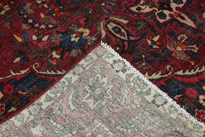 red Large rug 6' 7" x 10' 1"