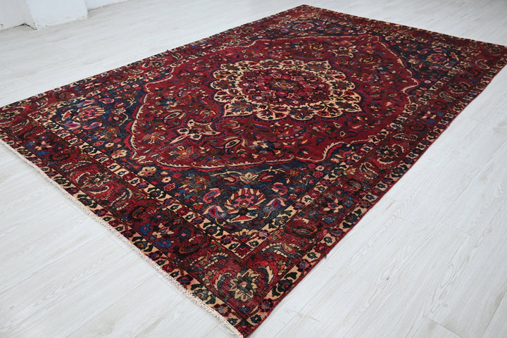 red Large rug 6' 7" x 10' 1"