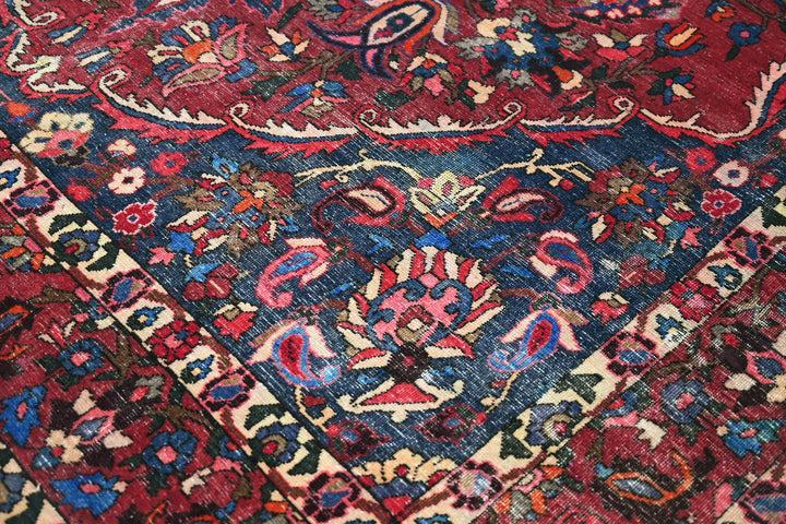red Large rug 6' 7" x 10' 1"