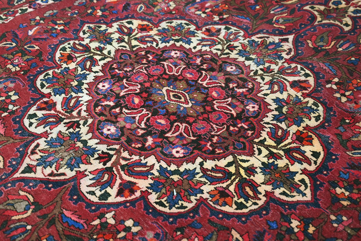 red Large rug 6' 7" x 10' 1"