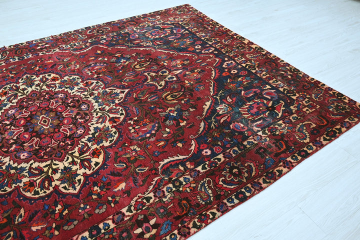 red Large rug 6' 7" x 10' 1"