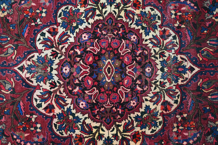 red Large rug 6' 7" x 10' 1"