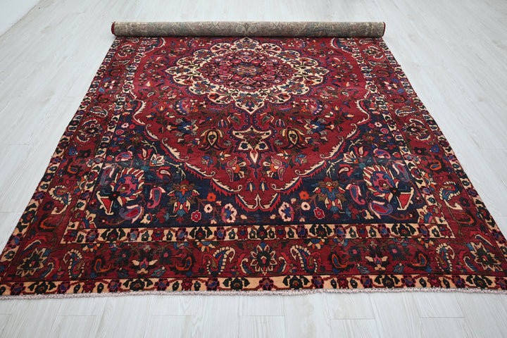 red Large rug 6' 7" x 10' 1"