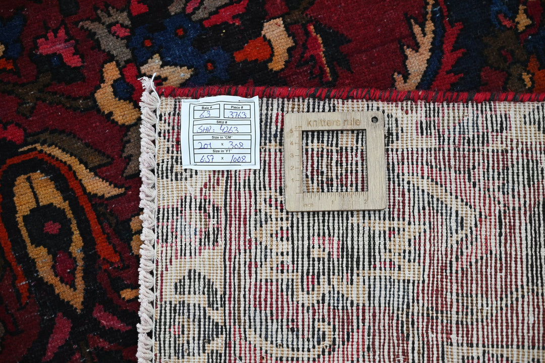 red Large rug 6' 7" x 10' 1"