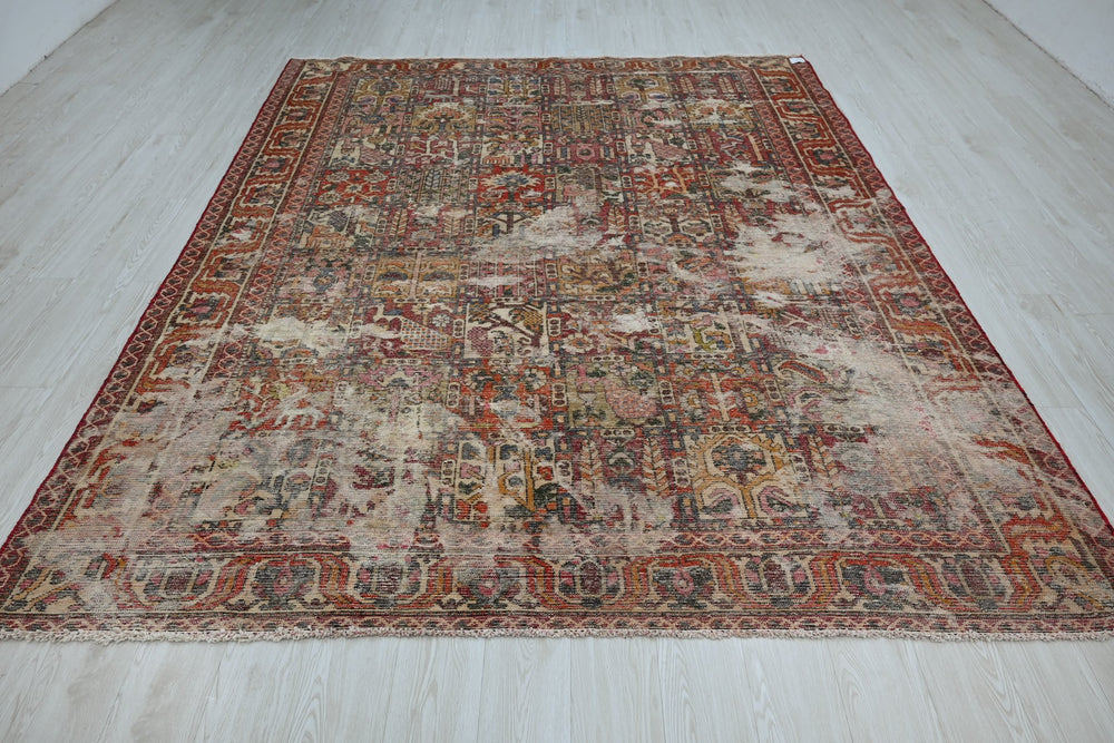 red Large rug 7' 3" x 9' 1"