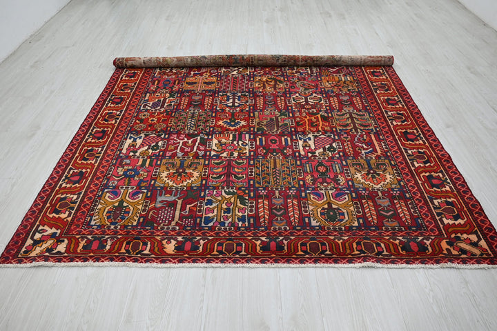 red Large rug 7' 3" x 9' 1"