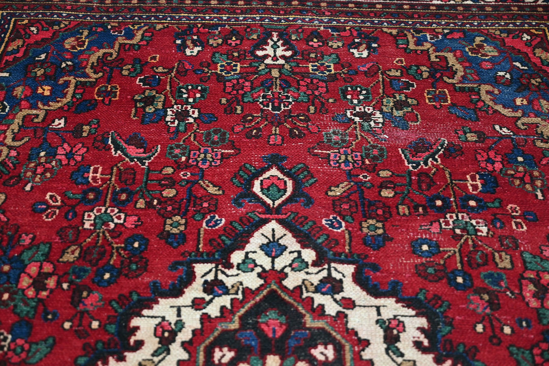 red Large rug 6' 11" x 10' 5"
