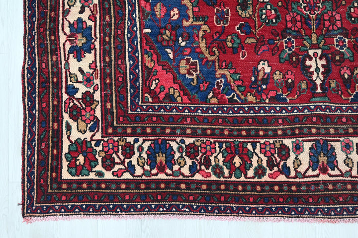 red Large rug 6' 11" x 10' 5"