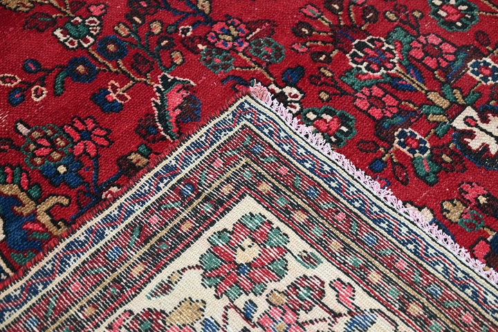 red Large rug 6' 11" x 10' 5"