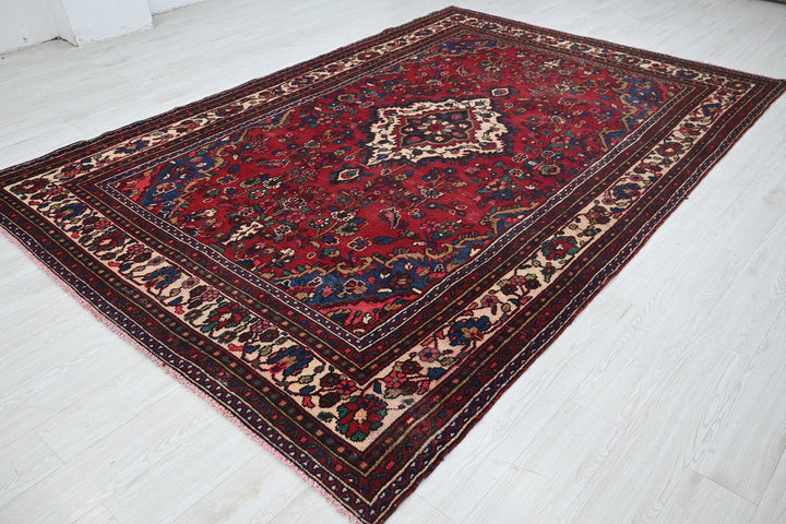 red Large rug 6' 11" x 10' 5"
