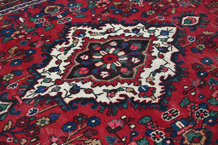 red Large rug 6' 11" x 10' 5"