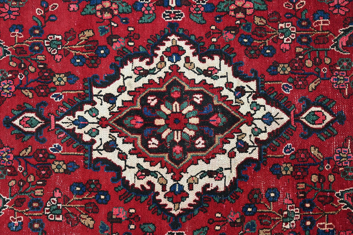 red Large rug 6' 11" x 10' 5"