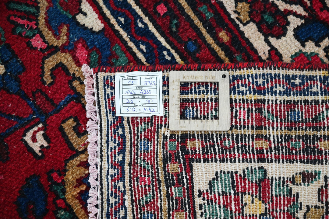 red Large rug 6' 11" x 10' 5"