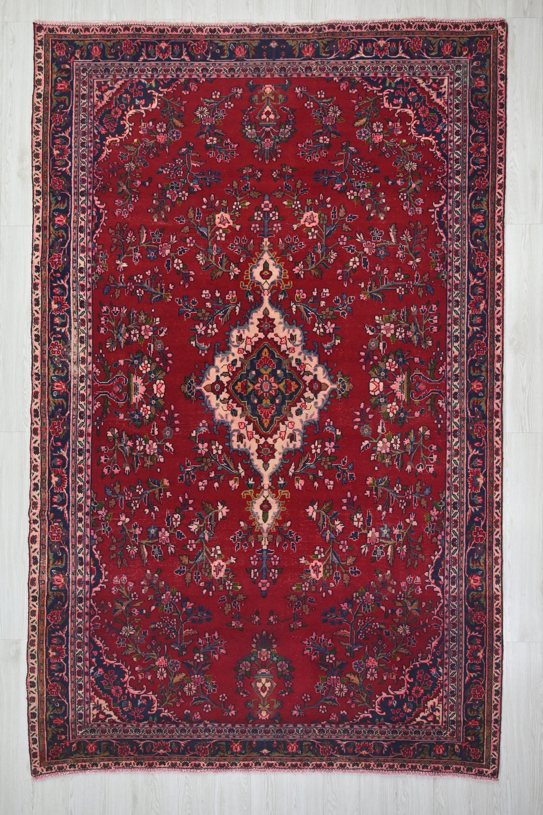red Large rug 6' 6" x 10' 9"