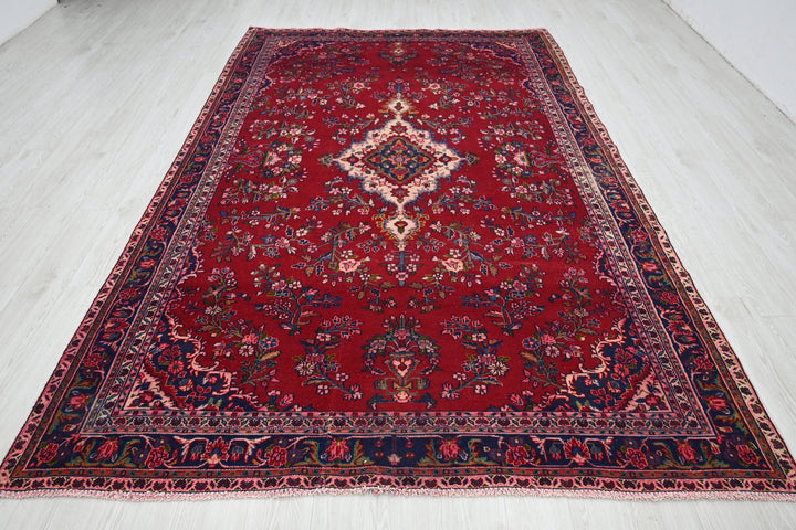 red Large rug 6' 6" x 10' 9"