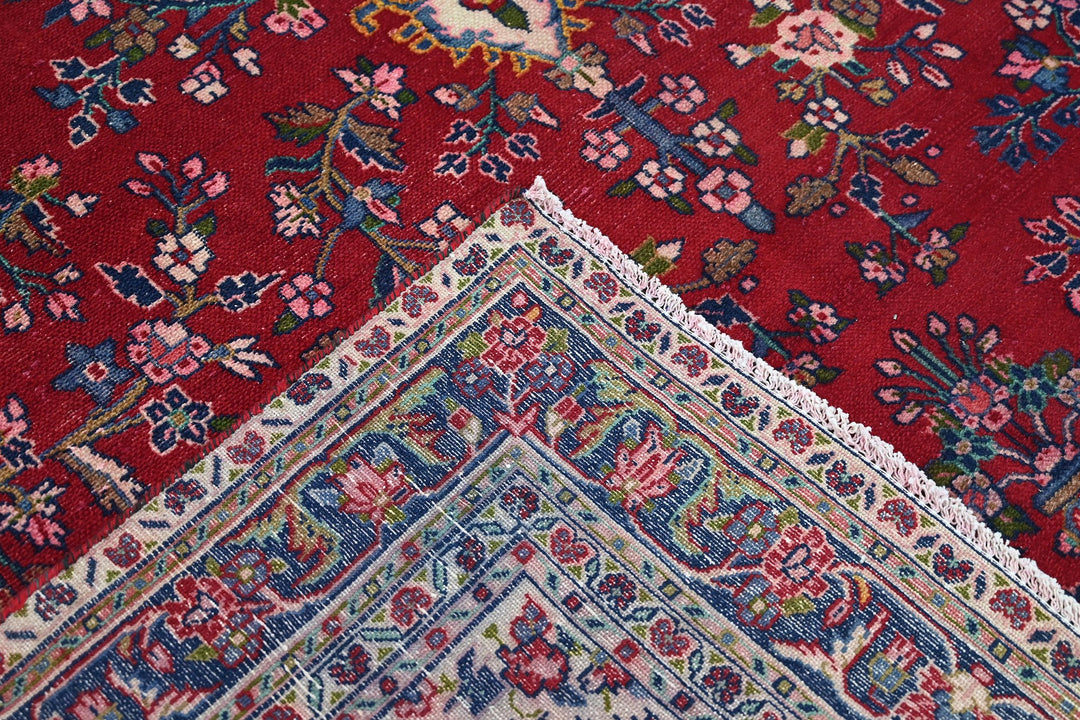 red Large rug 6' 6" x 10' 9"