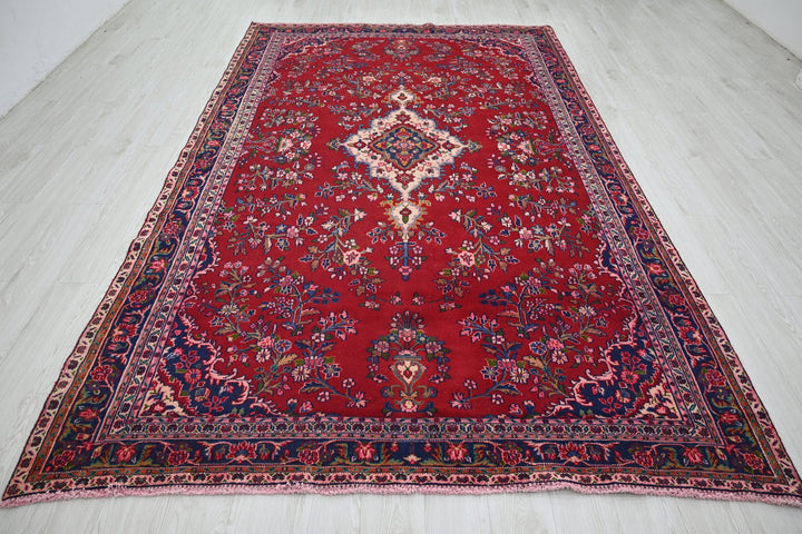 red Large rug 6' 6" x 10' 9"