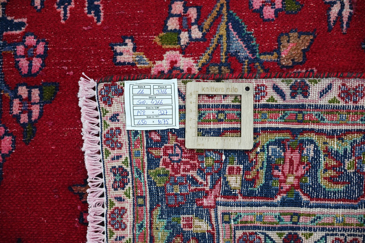 red Large rug 6' 6" x 10' 9"