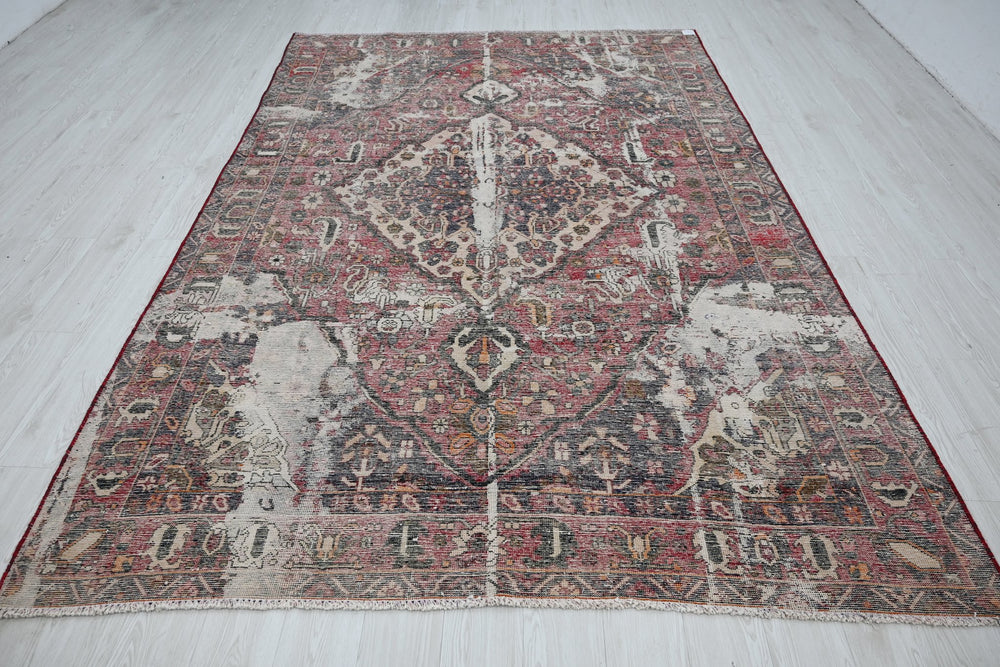 red Large rug 6' 7" x 10' 0"