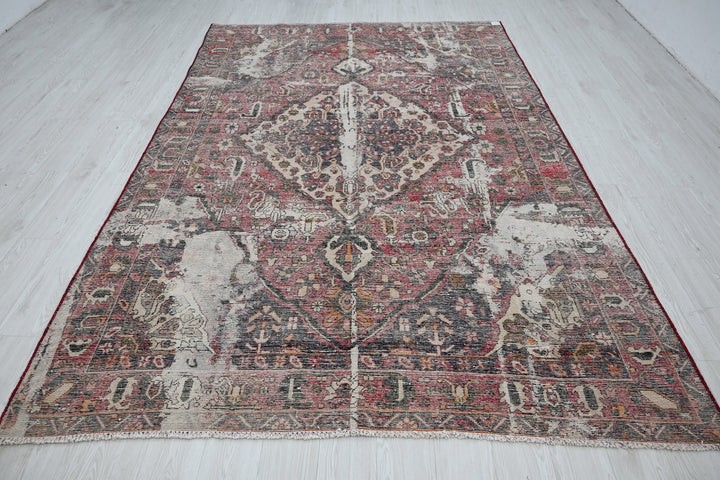 red Large rug 6' 7" x 10' 0"