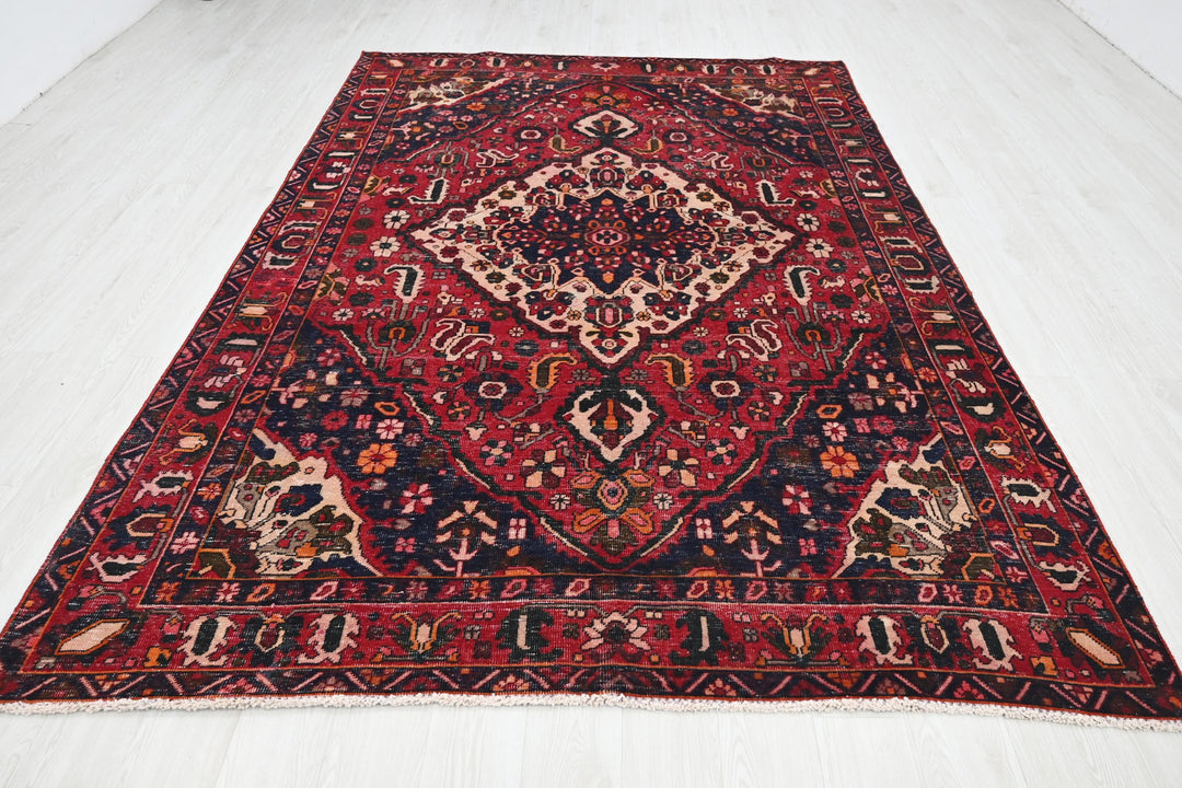 red Large rug 6' 7" x 10' 0"