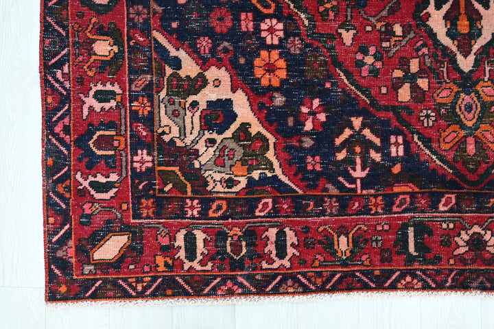 red Large rug 6' 7" x 10' 0"