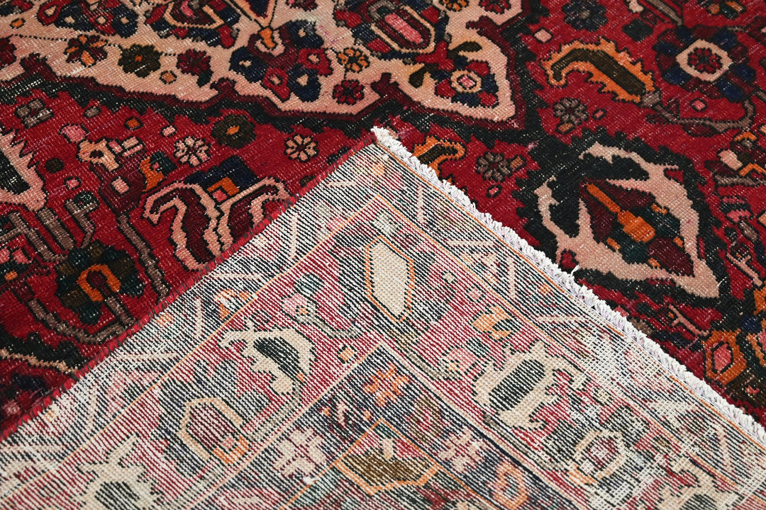 red Large rug 6' 7" x 10' 0"