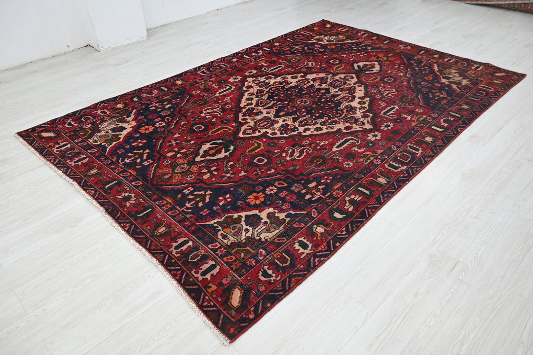 red Large rug 6' 7" x 10' 0"