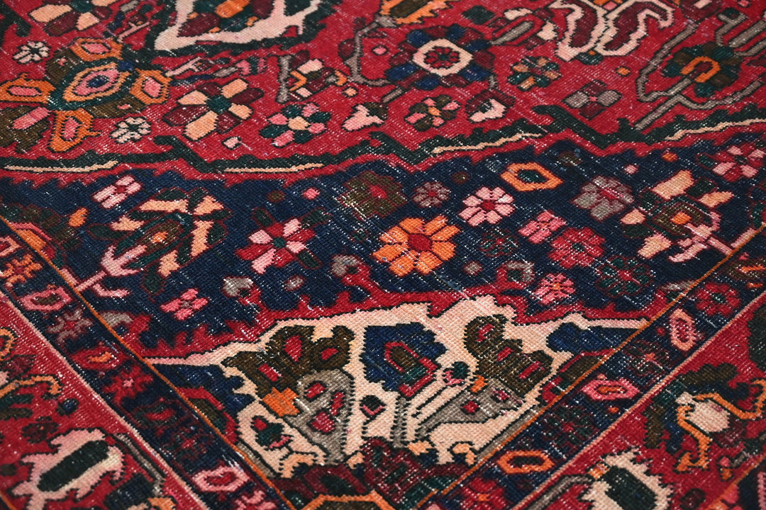 red Large rug 6' 7" x 10' 0"