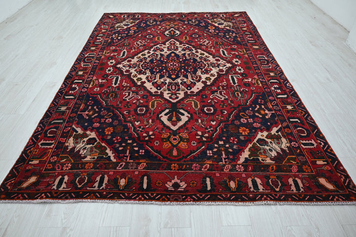 red Large rug 6' 7" x 10' 0"