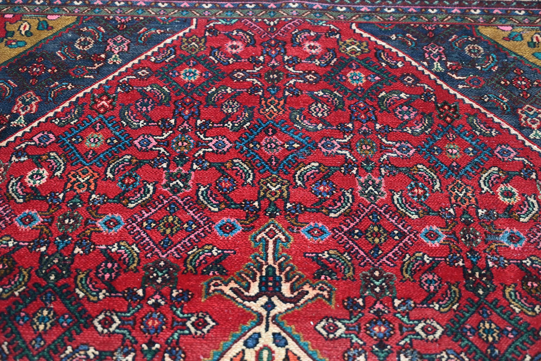 Large rug 6' 9" x 9' 10"