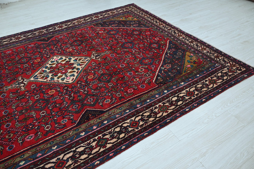 Large rug 6' 9" x 9' 10"