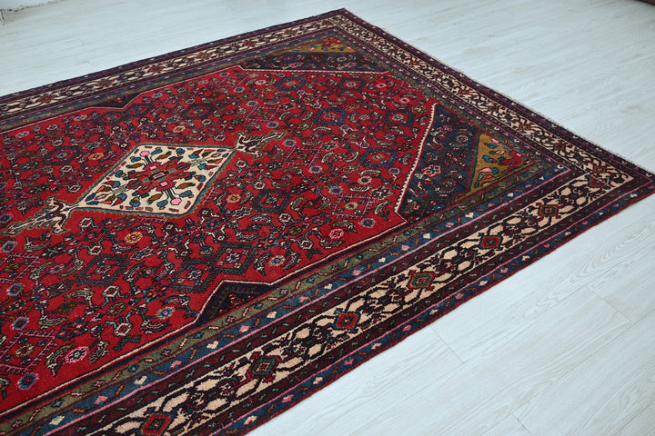 Large rug 6' 9" x 9' 10"